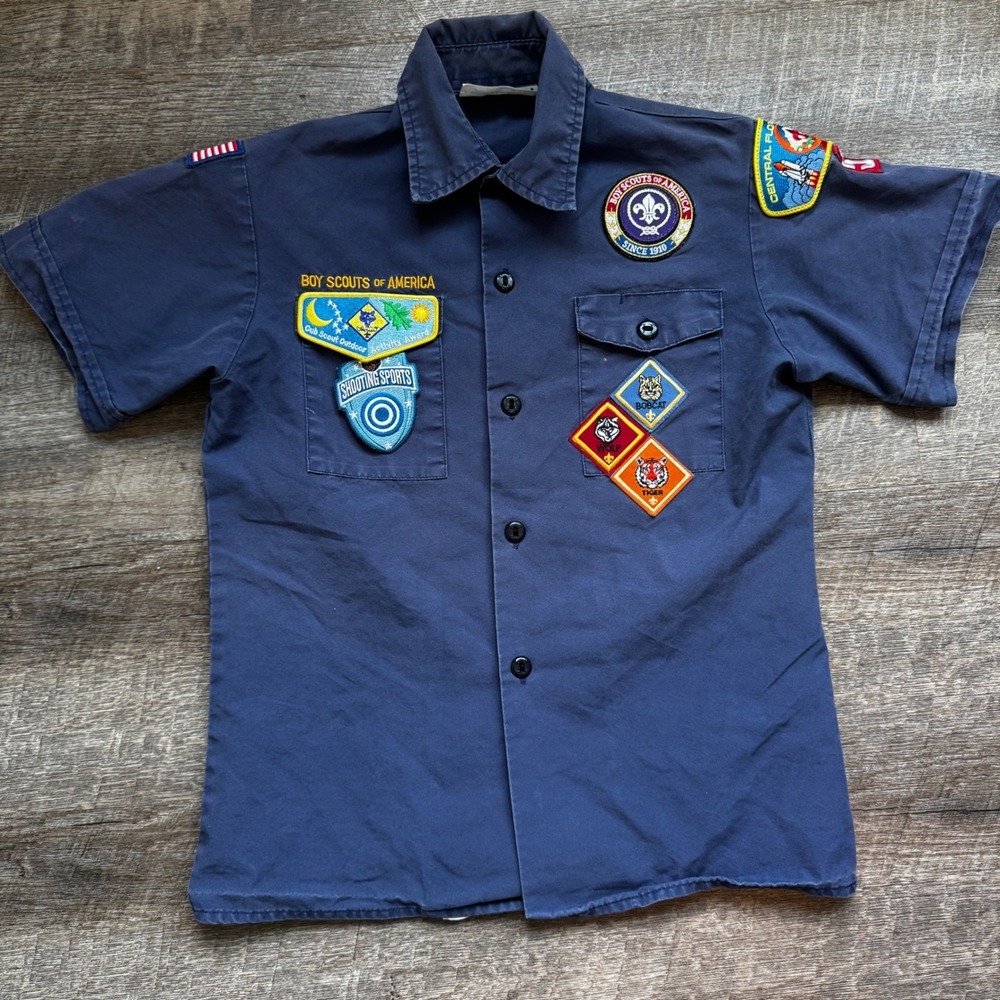 Boy Scouts of America Cub Scouts Shirt‎ Youth Med Navy Blue Patches Short Sleeve